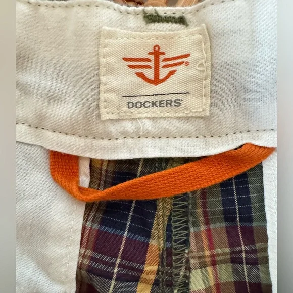 Dockers Classic Fit Flat Front Preppy Plaid Shorts Size 30 NWT - Picture 9 of 10
